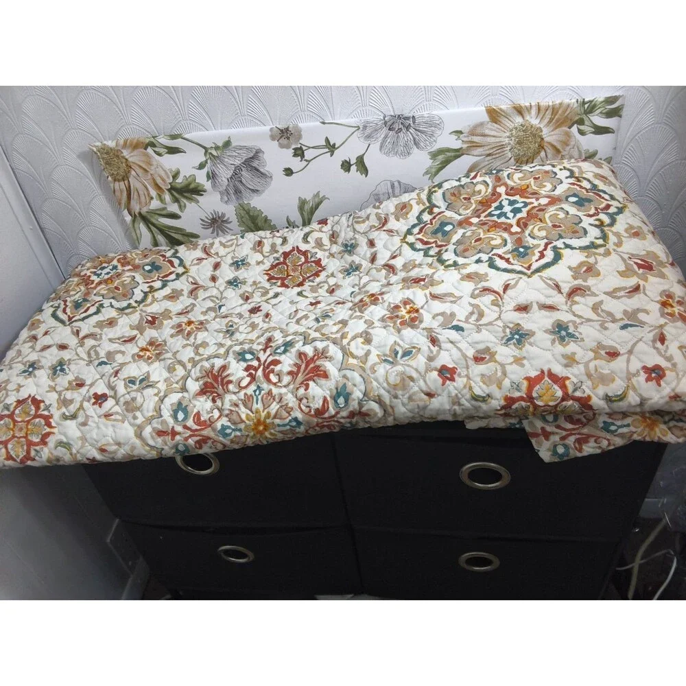 E & E Co. Quilted Comforter Queen 90 X 90 Floral Square